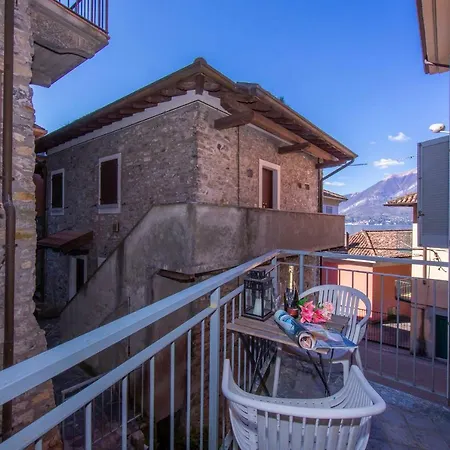 Fiumelatte Sleeps 4 Air Con Wifi T783174 Appartamento Varenna