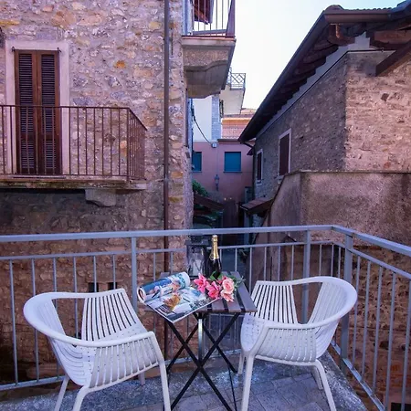 Fiumelatte Sleeps 4 Air Con Wifi T783174 Varenna