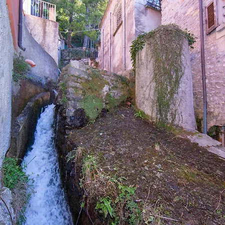 Apartamento Fiumelatte Sleeps 4 Air Con Wifi T783174 Varenna